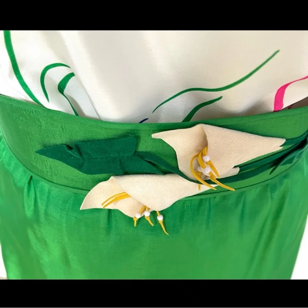 Vintage Green Satin Midi Skirt w Floral Top & Statement Belt – 60s Inspired - Picture 4 of 16